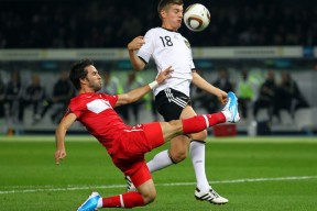 今年会网页版-精英战场！欧洲足球比赛中的精彩表现的简单介绍