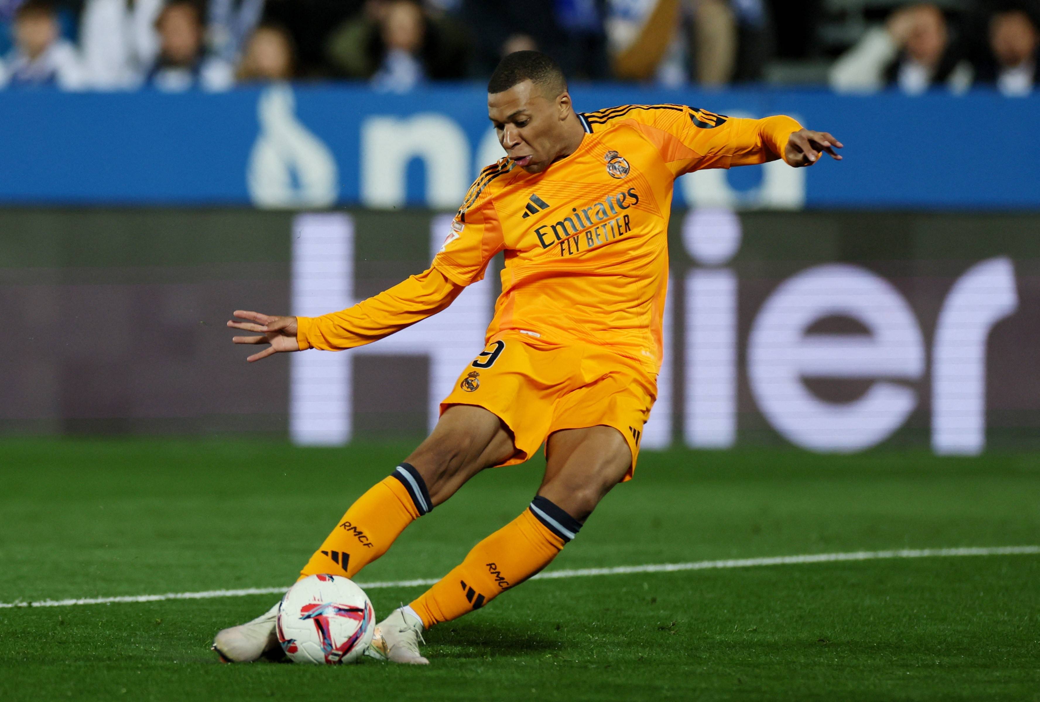 包含皇家马德里一波三折,险胜晋级欧冠半决赛!的词条 包含皇家马德里一波三折,险胜晋级欧冠半决赛!的词条