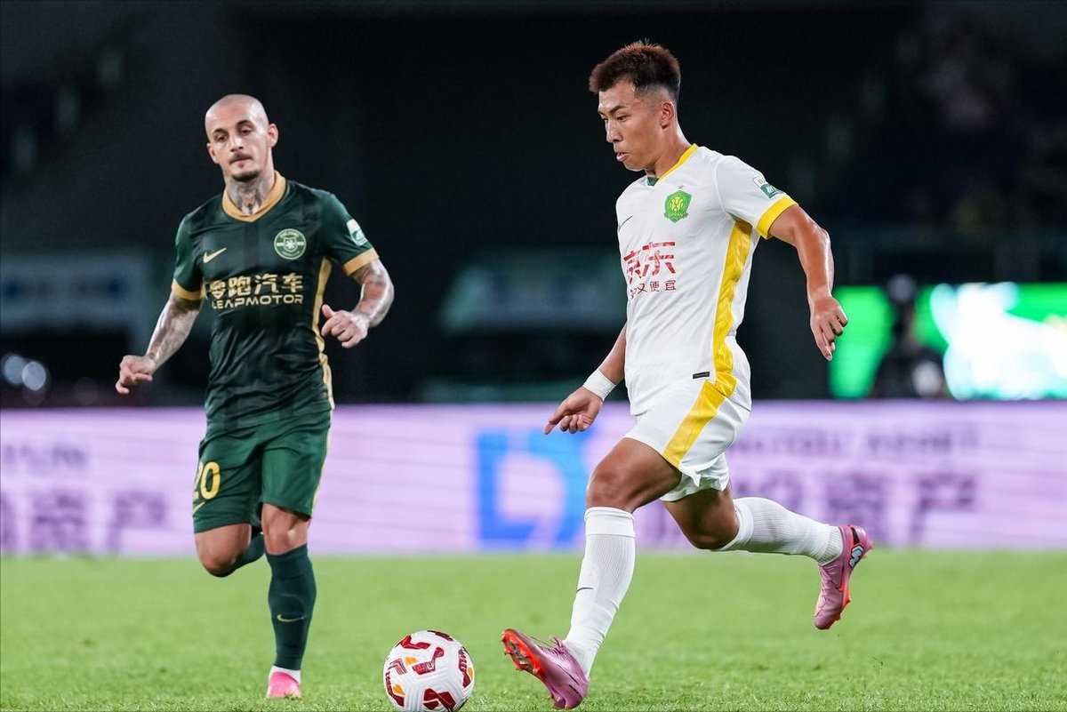 关于北京国安队成功击败对手，稳固联赛前景的信息