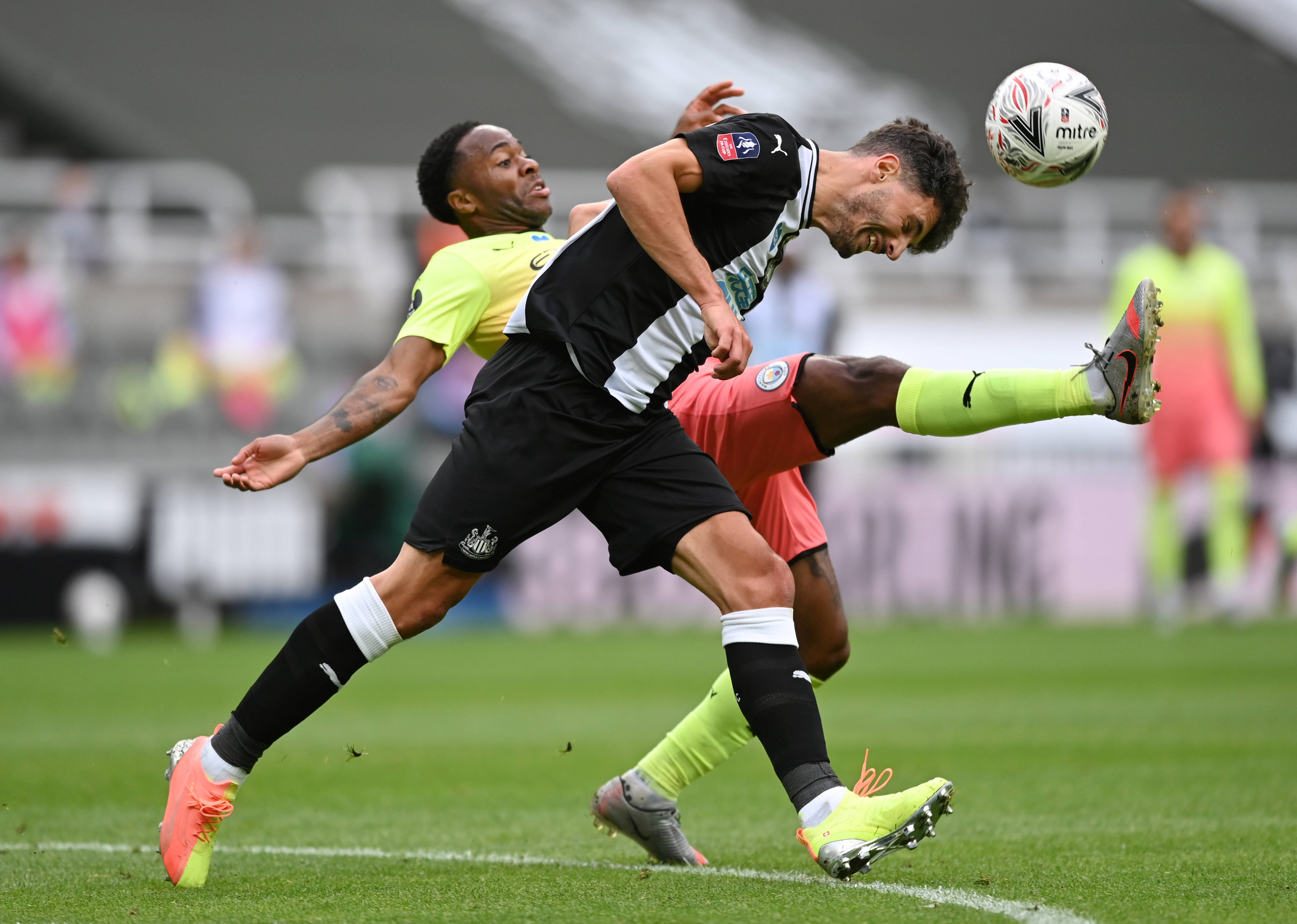 精英战场！欧洲足球比赛中的精彩表现的简单介绍