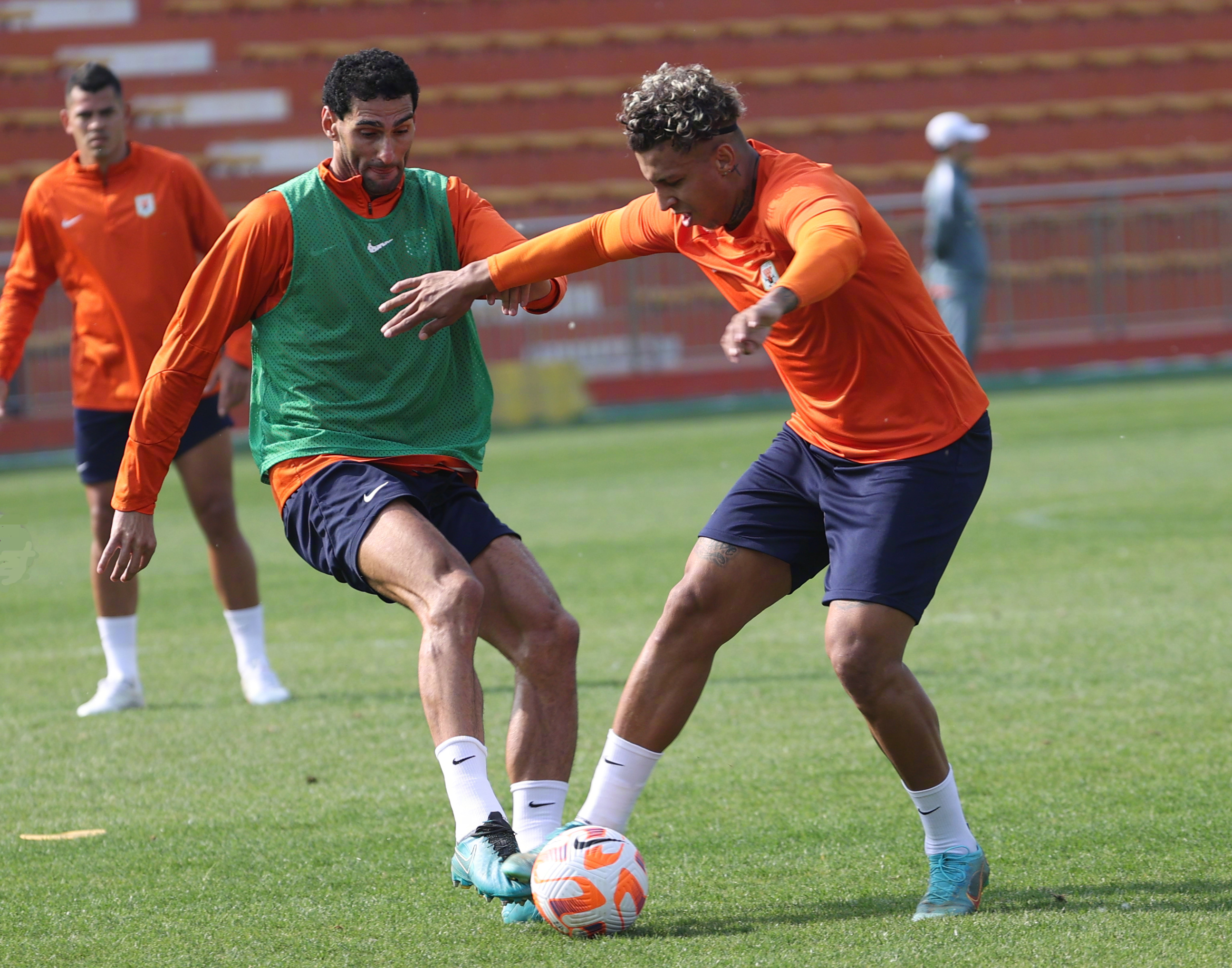 波尔多球员共同度过训练日，调整状态备战