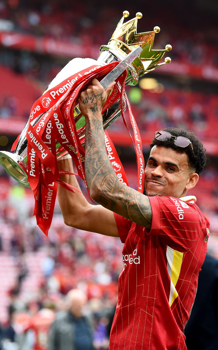 利物浦逆转获胜稳固榜首，领跑英超联赛